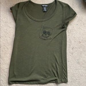 Soft Hottopic skull shirt